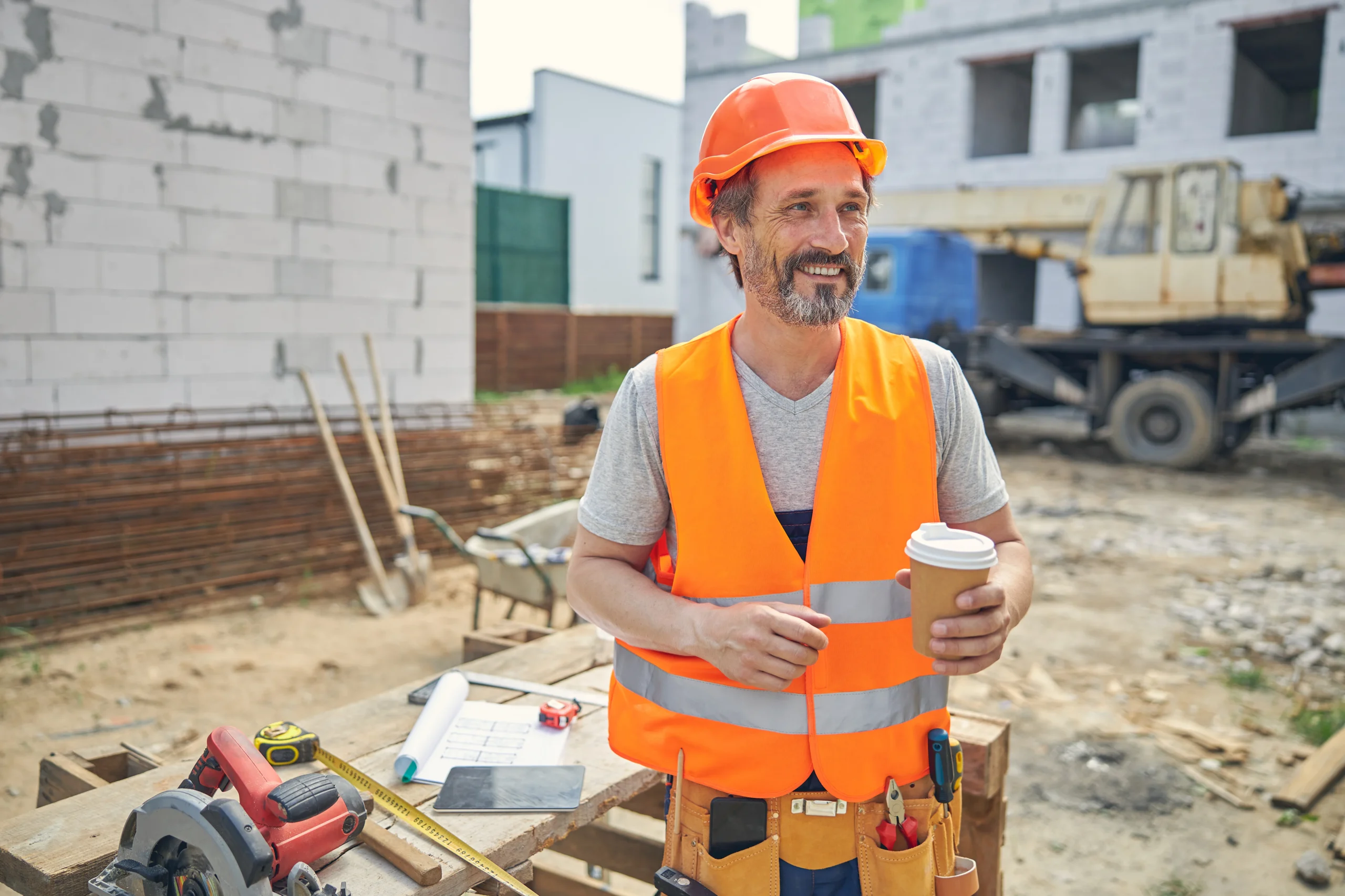 independent contractor on job site